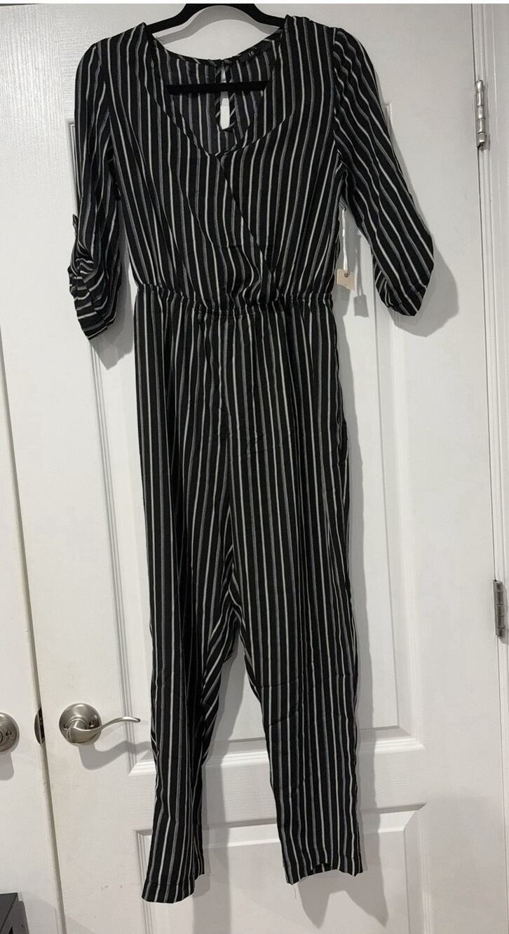 Iris Small Black White Pin Striped Jumpsuit Romper 3/4 Sleeves Straight Leg NWOT - Picture 1 of 13